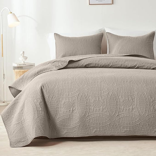 akkialla Taupe Full/Queen Quilt Set, Ultrasonic Lightweight Bedspread Coverlet for Modern Minimalist Bedroom, Soft Microfiber Coin Pattern Bedding, 3-Piece (1 Quilt, 2 Pillow Shams) | Breathable fabric