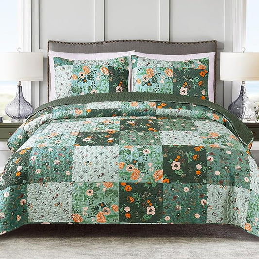 Exclusivo Mezcla Reversible Boho California King Quilt, Green | Lightweight Soft Bedspreads, All Season Patchwork Coverlet Bedding Set, Printed Floral Pattern, 1 Quilt and 2 Pillow Shams
