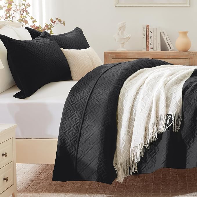 EXQ Home King Size Quilt Set Squares Pattern Bedding Set Lightweight Black | Soft Microfiber Bedspread, Breathable & Wrinkle-resistant Coverlet. All-season Use for Hot Sleepers. 3-pc Set with 2 Shams