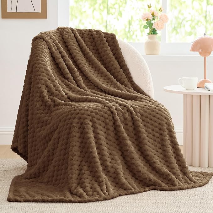 BEDELITE Brown Large Throw Blanket for Couch, Cozy Gifts for Women, 50 * 70 | 3D Jacquard Decorative Fleece Blanket, Super Soft Plush Throws, Cute Birthday Gift for Women & Men, Suitable for All Seasons