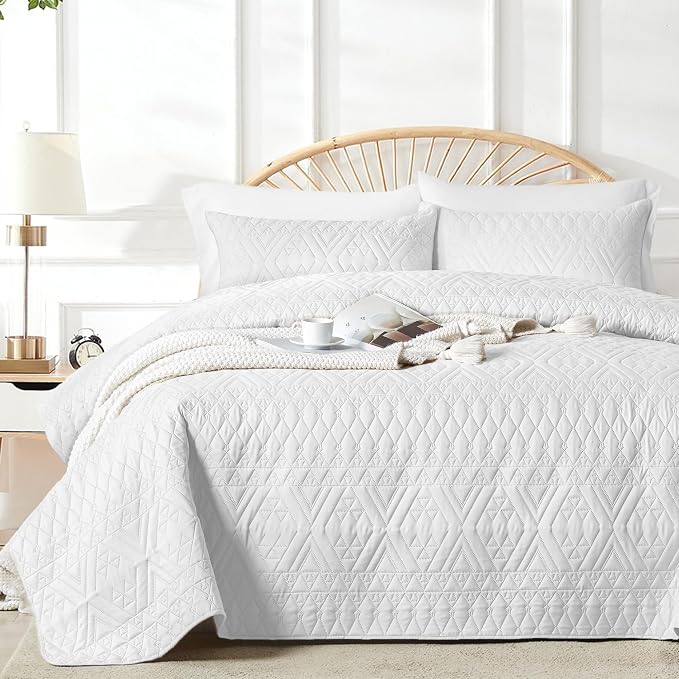 akkialla Full/Queen Size Quilt Bedding Set,White Lightweight Microfiber Soft Bedspread,Modern Style Geoetric Pattern Coverlet Set for All Seasons,3 Piece(1 Quilt,2 Pillow Shams) | Breathable material