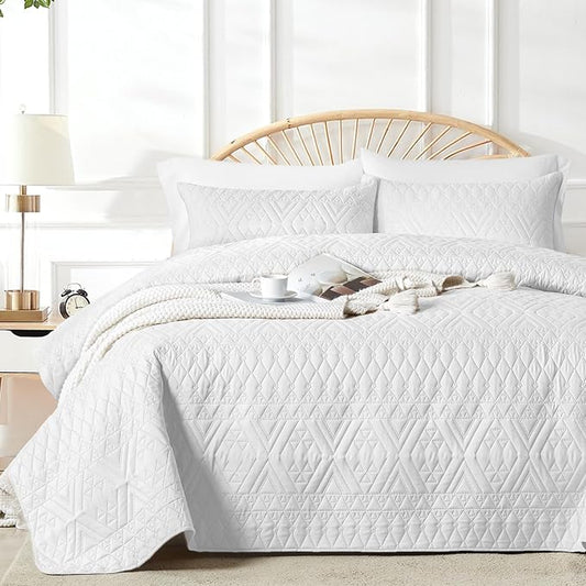 akkialla King/Cal King Size Quilt Bedding Set,White Lightweight Microfiber Soft Bedspread,Modern Style Geometric Pattern Coverlet Set for All Seasons,3 Piece(1 Quilt,2 Pillow Shams)