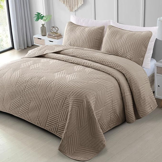 Exclusivo Mezcla Ultrasonic Full Queen Quilt Bedding Set, Taupe | Lightweight Bedspreads, Soft Microfiber, Modern Geometric Coverlet, All Season Bed Cover, 1 Quilt and 2 Pillow Shams