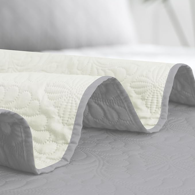 Easy-Going Reversible Quilt Set Full/Queen, Bedspread with 2 Shams | Olive leaf-Light Gray/Ivory, Lightweight Bed Comforter, 1 Quilt + 2 Pillow Shams, All-Season Coverlets