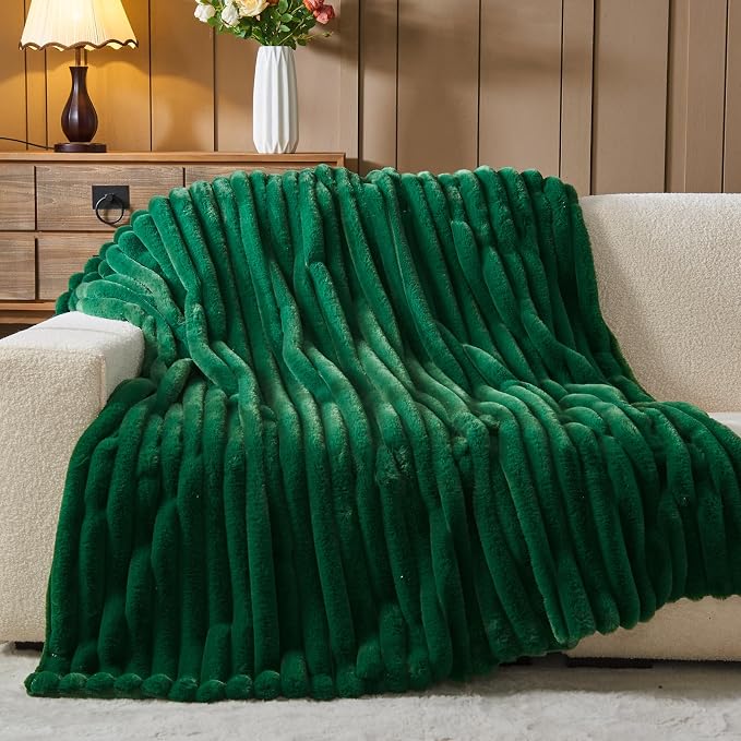 NEWCOSPLAY Faux Fur Ribbed Throw Blanket for Couch, Dark Green, 50"x60" | Plush Soft Thick Warm Blanket for Couch Sofa Bed 850GSM, Fluffy Cozy Luxury Decorative Throw, Gift for Women Men