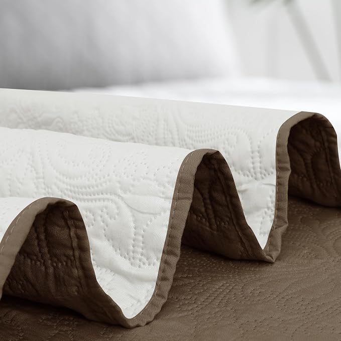 Easy-Going Reversible Quilt Set King, Bedspread with 2 Shams | Damask-Camel/Ivory, Lightweight Bed Comforter, 1 Quilt + 2 Pillow Shams, All-Season Coverlets for Bedroom