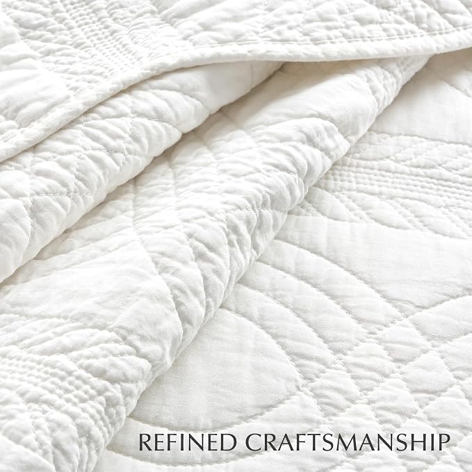 EverGrace 100% Cotton Scallop Quilt Set, King Size, Bright White | Scalloped Border, Timeless Chic Aesthetic, All-Season Comfort, Perfect French Country Bedroom Decor, 3 Piece Set with 2 Shams