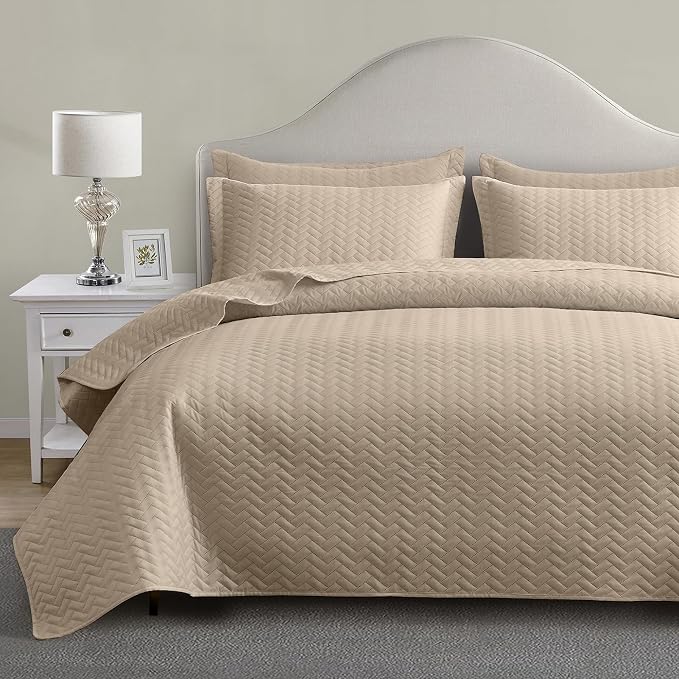 Maple&Stone Beige Quilt Set Queen Size, Lightweight Bedspread | Breathable Coverlet with Chevron Pattern, All-Season Dorm Bed Cover Set Bedding Decor 3 Piece