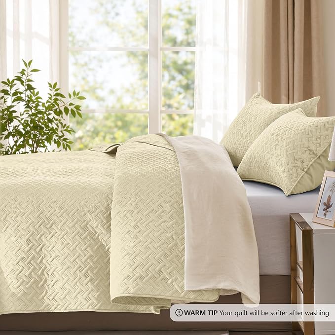 FLYMME Quilts King Size,Lightweight Butter Yellow Bedspreads,Basket Weave Pattern,Ultra Soft Microfiber Bed Coverlet 3 Pieces for All-Seasons (1 Quilt,2 Pillow Shams)