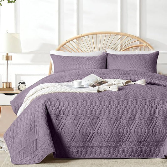 akkialla Full/Queen Quilt Set, Grayish Purple Lightweight Microfiber Bedspread Coverlet, Boho Geometric Pattern, Soft All-Season Bedding, 3-Piece (1 Quilt, 2 Pillow Shams)