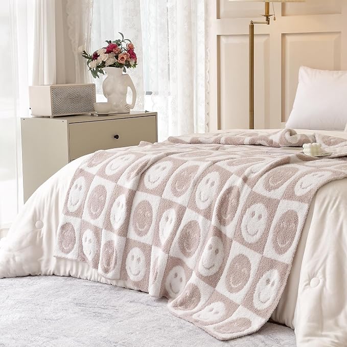 Ultra Soft Cozy Happy Smiling Face Checkered Knitted Throw Blanket Fluffy Microfiber Checkerboard Bed Blanket Lightweight Both Sides Blanket for Couch Sofa Bed (Smile Cream, Throw 50“x60”)