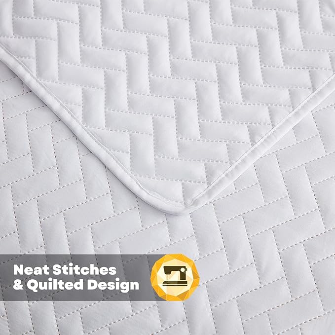 Maple&Stone White Quilt Set Queen Size, Lightweight Bedspread | Breathable Light Coverlet with Chevron Pattern, All-Season Comforter Full Bed Cover Set Bedding Decor 3 Piece