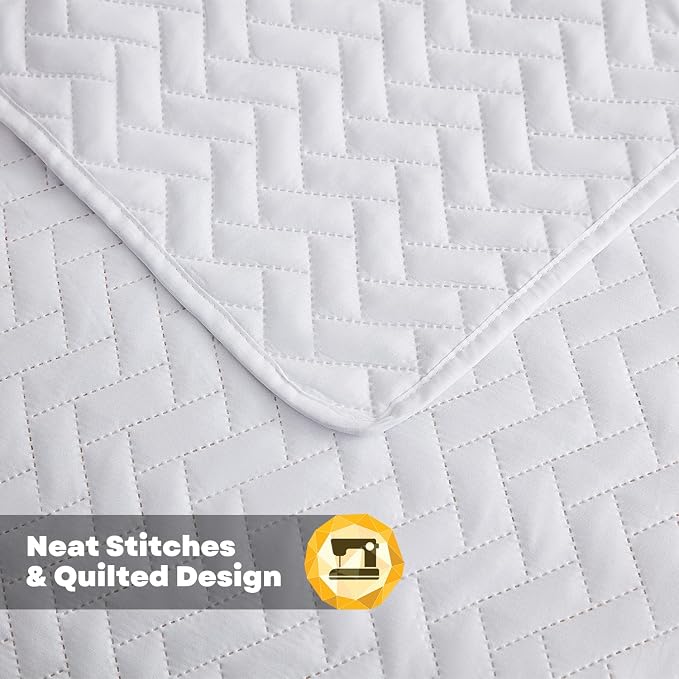 Maple&Stone Oversized King Quilt 128"x120", Huge White Bedspread Set | Breathable Coverlet with Chevron Pattern, All-Season Dorm Bed Cover Set Bedding Decor 3 Piece