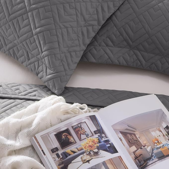 EXQ Home King Size Quilt Set Squares Pattern Bedding Set Lightweight Grey | Soft Microfiber Bedspread, Breathable & Wrinkle-resistant Coverlet. All-season Use for Hot Sleepers. 3-pc Set with 2 Shams