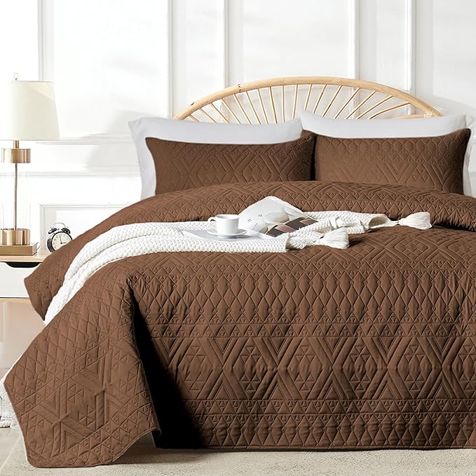 akkialla Full/Queen Size Quilt Bedding Set,Brown Lightweight Microfiber Soft Bedspread,Modern Style Geoetric Pattern Coverlet Set for All Seasons,3 Piece(1 Quilt,2 Pillow Shams)