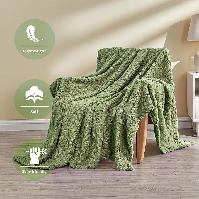 FY FIBER HOUSE Throw Blankets with Heart Checkered,Soft Warm Blankets for Lover Mom Father Gifts,Washable Lightweight Fuzzy Blanket for Couch Sofa Bed All Season(Sage Green,90"x108")