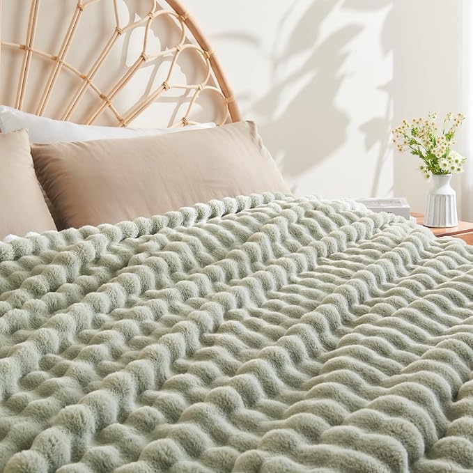 NEWCOSPLAY Faux Fur Fluffy Bubble Twin Blanket for Couch, Sage, 60"x80" | Soft Thick Warm Bubble Blanket for Couch Sofa Bed 550GSM, Plush Cozy Luxury Decorative Throw, Gift for Women Men, Sage Green