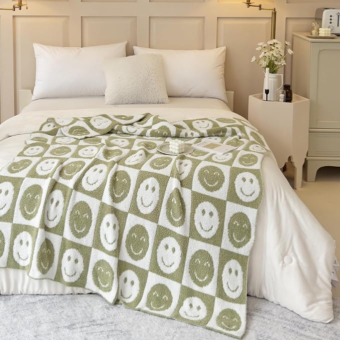Ultra Soft Cozy Happy Smiling Face Checkered Knitted Throw Blanket Fluffy Microfiber Checkerboard Bed Blanket Lightweight Both Sides Blanket for Couch Sofa Bed (Smile Green, Throw 50“x60”)