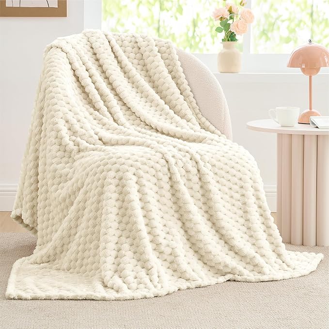 BEDELITE Cream Throw Blanket for Couch, Soft Cozy Gifts for Women, 50 * 60 | 3D Jacquard Decorative Fleece Blanket, Super Soft Plush Throws, Cute Birthday Gift for Women & Men, Suitable for All Seasons
