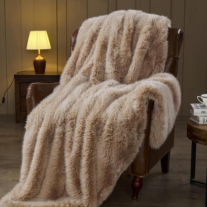 NEWCOSPLAY Faux Fur Thick Throw Blanket for Couch, Brown White, 50"x60" | Luxury Fluffy Thick Warm Blanket for Couch Sofa Bed 1000GSM, Soft Plush Cozy Decorative Throw, Gift for Women Men