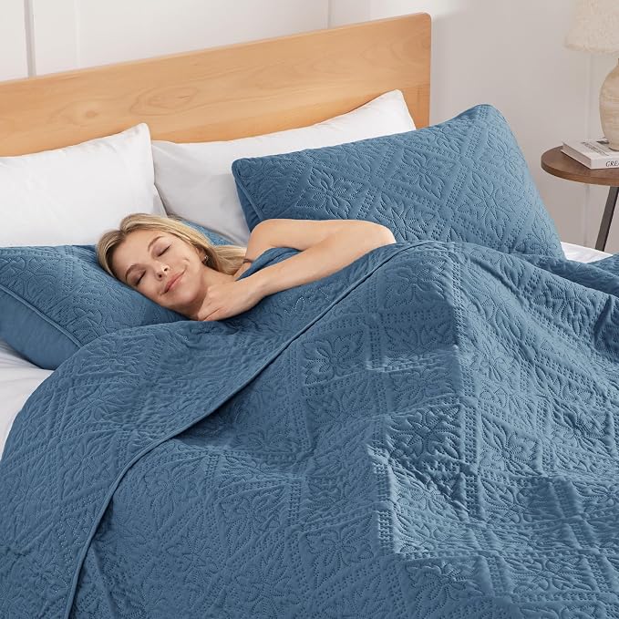 Exclusivo Mezcla California King Quilt Set, Grayish Blue | Lightweight Soft Bedspreads Coverlets, All Season Bedding with 2 Pillow Shams, Modern Style for Bedroom Guest Room
