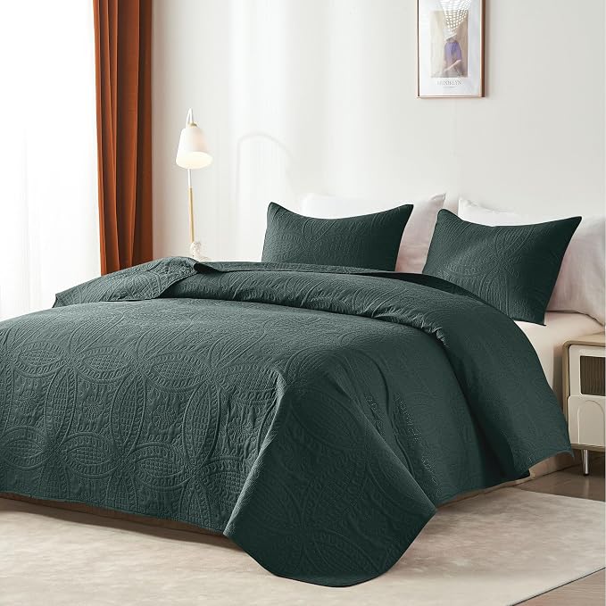 akkialla Mocha Forest Green Full/Queen Quilt Set,Ultrasonic Lightweight Bedspread Coverlet for Modern Minimalist Bedroom,Soft Microfiber Coin Pattern Bedding,3-Piece (1 Quilt,2 Pillow Shams)