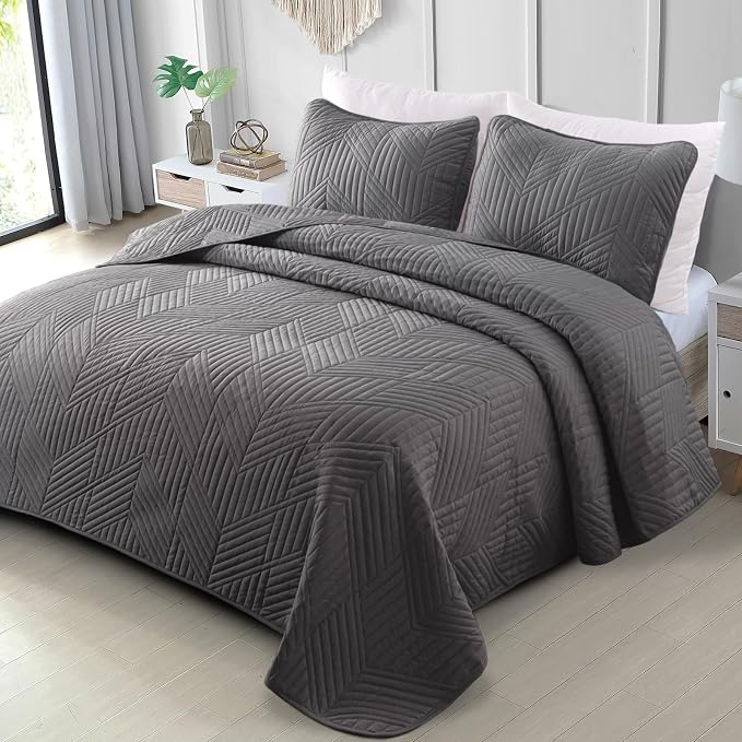 Exclusivo Mezcla California King Quilt Bedding Set, Grey | Lightweight Bedspreads, Soft Microfiber, Modern Geometric Coverlet, All Season Bed Cover, 1 Quilt and 2 Pillow Shams