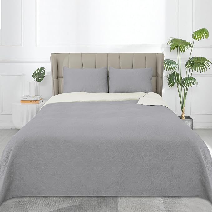Easy-Going Reversible Quilt Set Full/Queen, Bedspread with 2 Shams | Olive leaf-Light Gray/Ivory, Lightweight Bed Comforter, 1 Quilt + 2 Pillow Shams, All-Season Coverlets