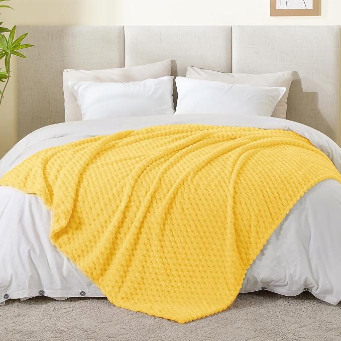 BEDELITE Light Yellow Throw Blanket for Couch, Soft Cozy Gifts for Women | 3D Jacquard Decorative Fleece Blanket, Super Soft Plush Throws, Cute Birthday Gift for Women, Suitable for All Seasons, 50*60