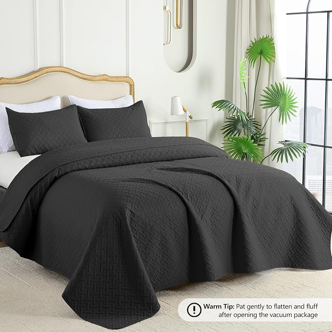 FLYMME Oversized King/California King Quilt Set 118"x106", Black 3-Piece Floor-Length Bedspread, Premium Microfiber Lightweight Coverlet for King/California King Bed (1 Quilt, 2 Shams)