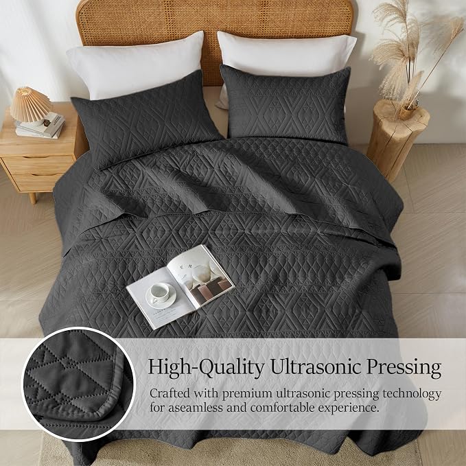 akkialla Full/Queen Size Quilt Bedding Set,Black Lightweight Microfiber Soft Bedspread,Modern Style Geoetric Pattern Coverlet Set for All Seasons,3 Piece(1 Quilt,2 Pillow Shams)