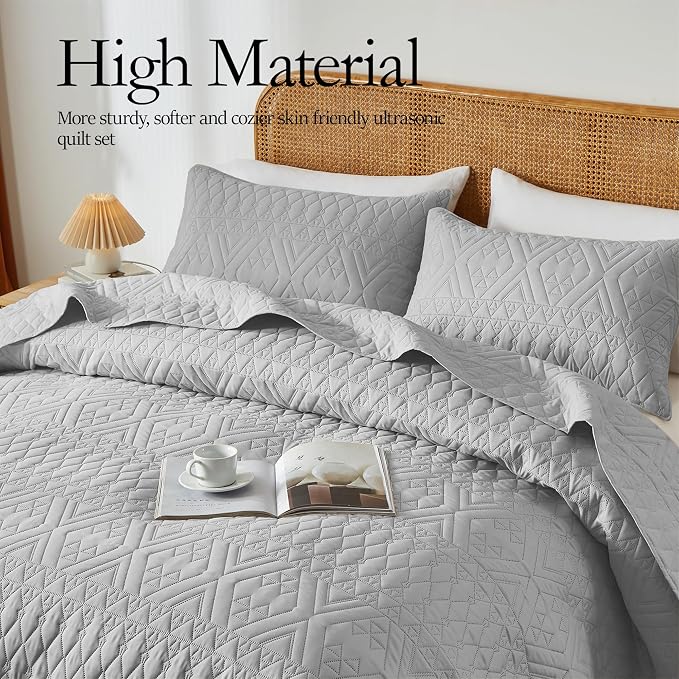 akkialla Twin Size Quilt Bedding Set,Light Grey Lightweight Microfiber Soft Bedspreads,Modern Style Geoetric Pattern Coverlet Set for All Seasons,2 Piece(1 Quilt,1Pillow Sham)