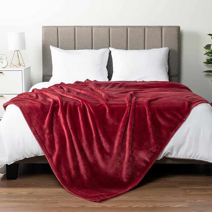 PAVILIA Wine Red Fleece Throw Blanket for Couch, Maroon Burgundy Soft Fuzzy Flannel Throw for Sofa, Luxury Plush Microfiber Bed Blanket, Cozy Home Decorative Velvet Gift Blanket, 50x60