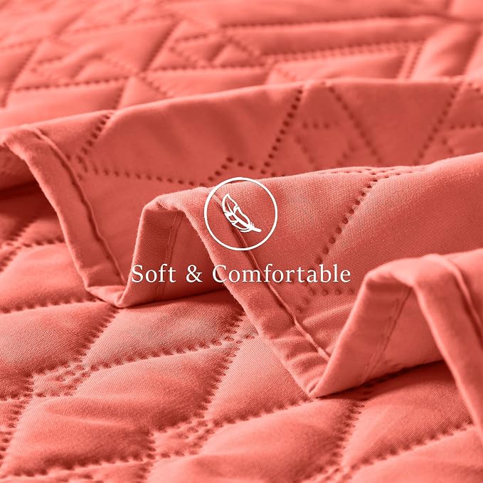 akkialla King/Cal King Size Quilt Bedding Set,Coral Lightweight Microfiber Soft Bedspread,Modern Style Geometric Pattern Coverlet Set for All Seasons,3 Piece(1 Quilt,2 Pillow Shams)
