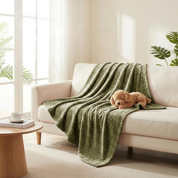Exclusivo Mezcla Large Fleece Throw Blanket for Couch, Sofa, Olive Green | 50"x70" Soft Breathable Lightweight Flannel Throws for Summer, Plush Cozy Jacquard Wave Blanket for Home Decor