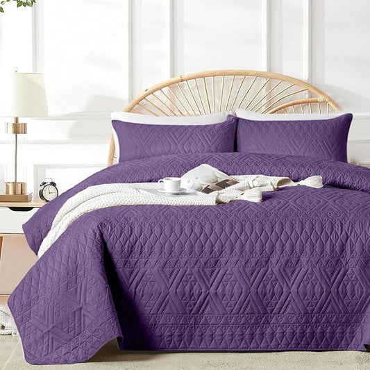 akkialla King/Cal King Quilt Set, Purple Lightweight Microfiber Bedspread Coverlet, Boho Geometric Pattern, Soft All-Season Bedding, 3-Piece (1 Quilt, 2 Pillow Shams)