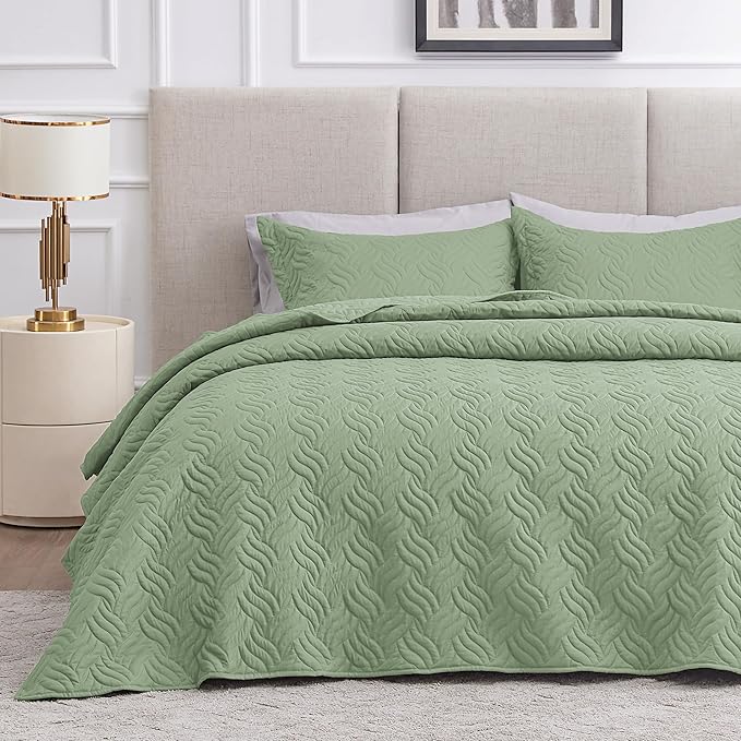 Love's cabin California King Size Quilt Bedding Set Sage Bedspread - Cal King Summer Lightweight Bedspread Comforter - Wave Pattern Coverlet for All Season - 3 Pieces (1 Quilt, 2 Pillow Shams)