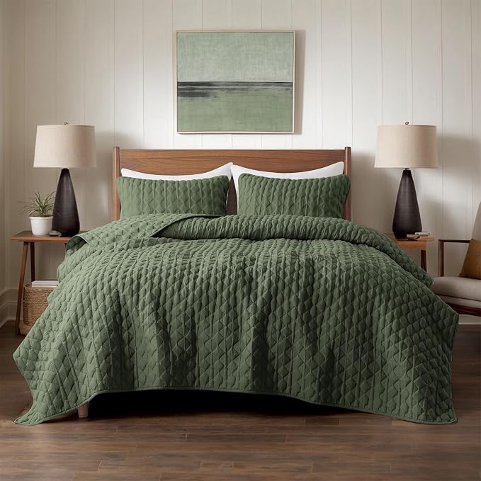 WDCOZY Olive Green Quilts Queen Size Bedding Set with 2 Pillow Shams, Lightweight Soft Full Bedspread Coverlet, Thin Comforter Bed Cover for All Season, 3 Pieces, 90x90 inches