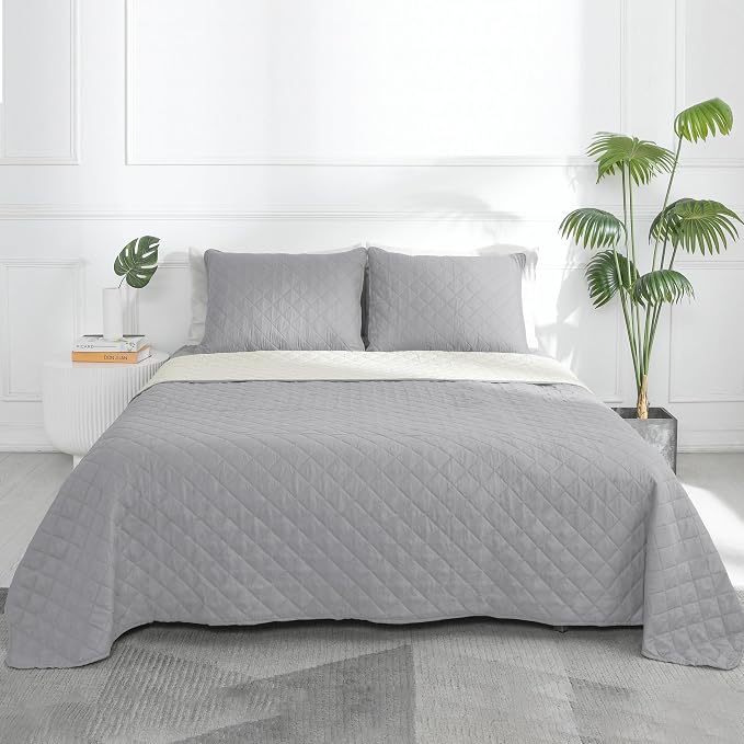 Easy-Going Reversible Quilt Set Queen Plus, Bedspread with 2 Shams | Light Gray/Ivory, Machine Washable Lightweight Microfiber Bed Comforter, 1 Quilt + 2 Pillow Shams, All-Season Coverlets