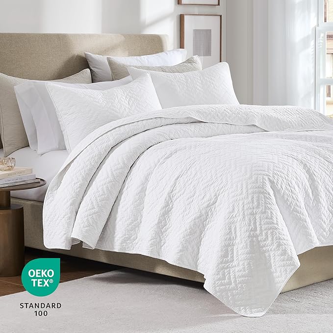 palassio White 100% Cotton Quilt California Cal King Size Bedding Sets with 2 Pillow Shams, Oversized Lightweight Textured Farmhouse Bedspread Soft Shabby Chic Coverlet for All Season, 3 Pieces