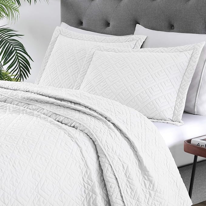 EXQ Home White Quilt Set Twin Size Lightweight Squares Pattern Bedding Set | Soft Microfiber Bedspread, Breathable & Wrinkle-resistant Coverlet. All-season Use for Hot Sleepers. 2-pc Set with 1 Sham