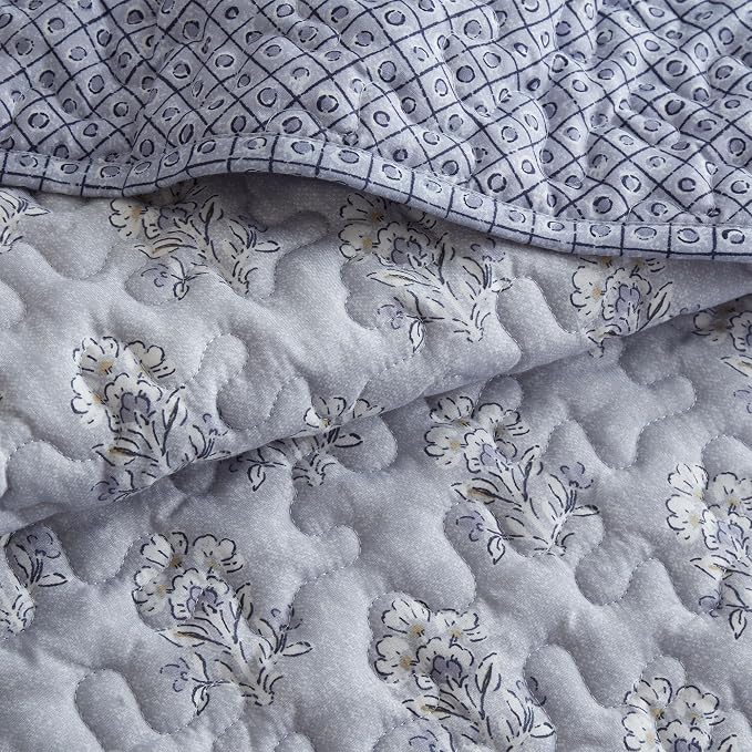 Madison Park Vintage Floral Quilt Set, 3PC Queen Reversible Bedding Set | Lightweight Bedspread Set with 2 Shams, Traditional Block Print Coverlets with Ruffled Edge, Grayish Blue
