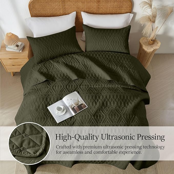 akkialla King/Cal King Size Quilt Bedding Set,Olive Green Lightweight Microfiber Soft Bedspread,Modern Style Geometric Pattern Coverlet Set for All Seasons,3 Piece(1 Quilt,2 Pillow Shams)