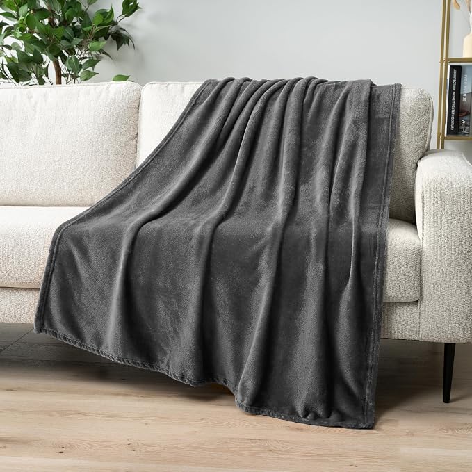 PAVILIA Grey Fleece Throw Blanket for Couch, Dark Charcoal Super Soft Fuzzy Flannel Throw for Sofa, Luxury Plush Microfiber Bed Blanket, Cozy Home Decorative Velvet Gift Blanket, 50x60