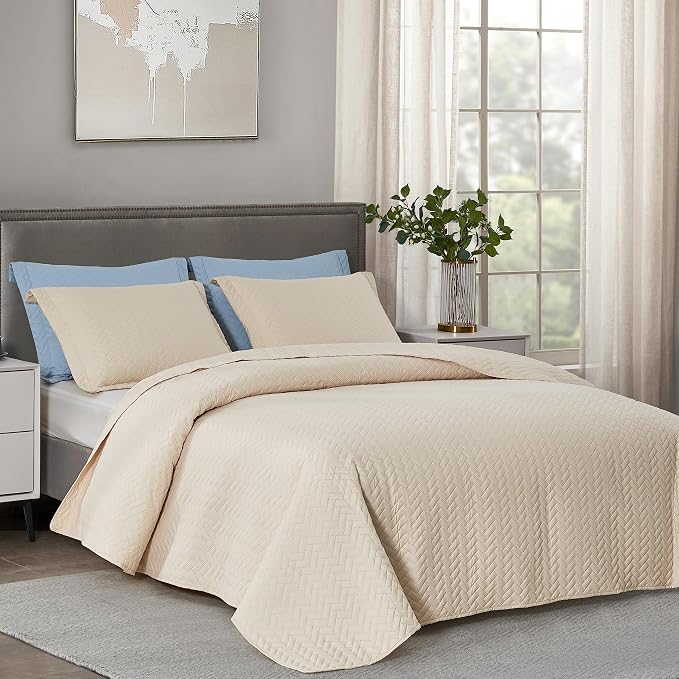 Maple&Stone Oversized King Quilt 128"x120", Huge Bedspread Beige | Breathable Coverlet with Chevron Pattern, All-Season Dorm Bed Cover Set Bedding Decor 3 Piece