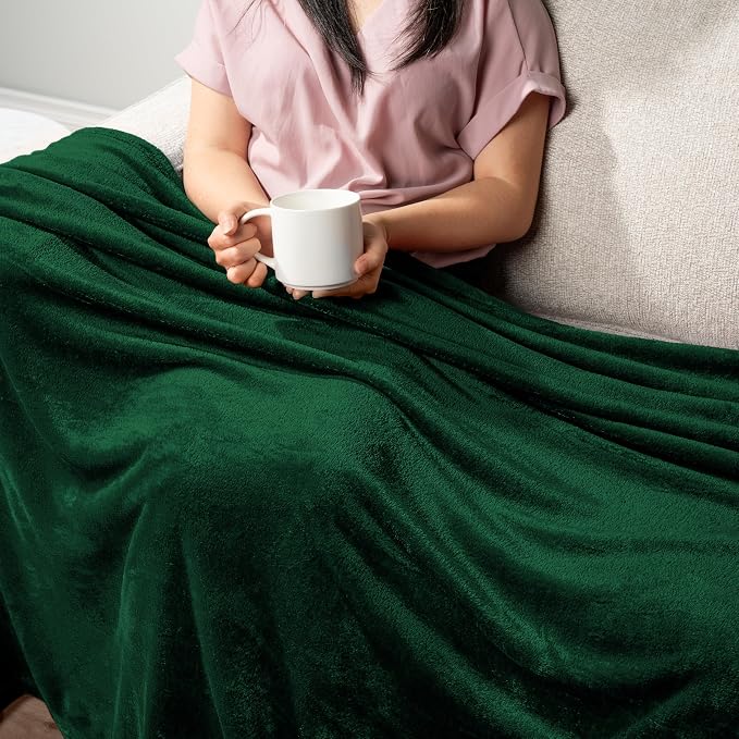 PAVILIA Fleece Blanket Throw Twin Size | Super Soft, Plush, Luxury Flannel Throw | Lightweight Microfiber Blanket for Sofa Couch Bed (Emerald Green, 60x80 inches)