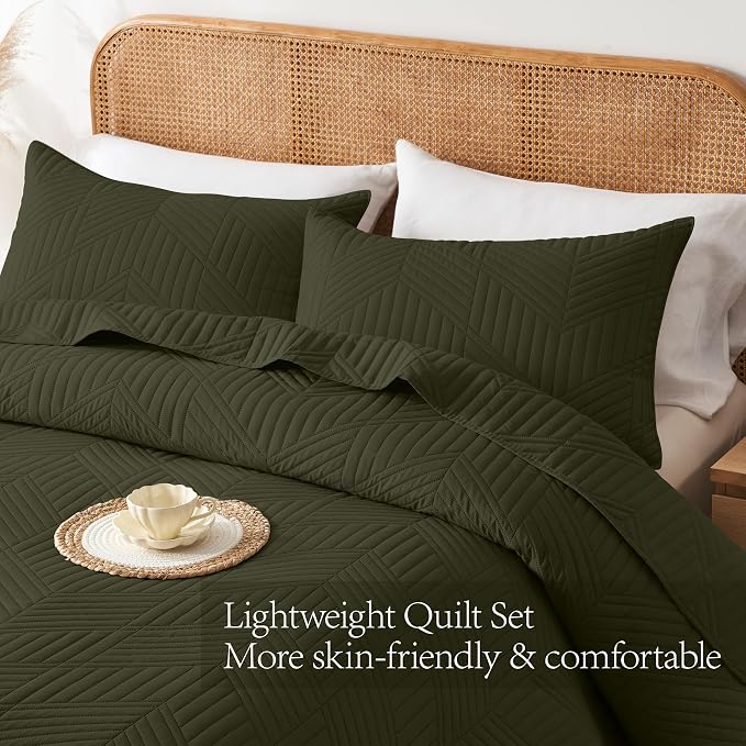 Davulos King Quilt Bedding Set,Green Ultrasonic King/Cal King Quilt Set Reversible Microfiber Bedspread,Lightweight Soft Modern Geometric Coverlet Set for All Seasons(1 Quilt,2 Pillow Shams)