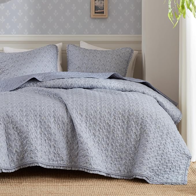 Madison Park Vintage Floral Quilt Set, 3PC King/Cal King Reversible Bed Set | Lightweight Bedspread Set with 2 Shams, Traditional Block Print Coverlets with Ruffled Edge, Grayish Blue