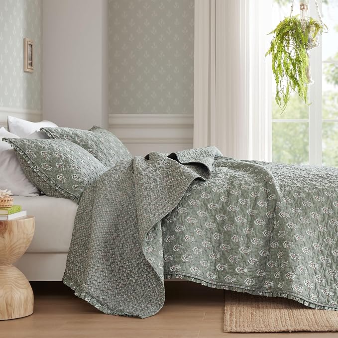 Madison Park Vintage Floral Quilt Set, 3PC King/Cal King Reversible Bed Set | Lightweight Bedspread Set with 2 Shams, Traditional Block Print Coverlets with Ruffled Edge, Sage Green