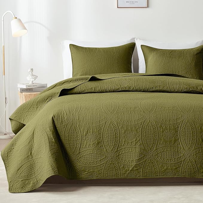 akkialla 118"x106" Olive Green California King Quilt Set, Oversized Floor-Length Bedspread, Modern Coin Pattern Microfiber Coverlet, 3-Piece All Season Bedding with 2 Pillow Shams